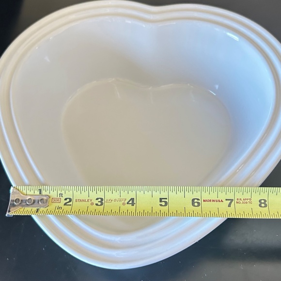 Le Creuset Ramekin D’ Amour Covered Heart Dish. White - Picture 12 of 12
